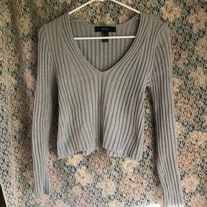 Cropped ribbed grey sweater